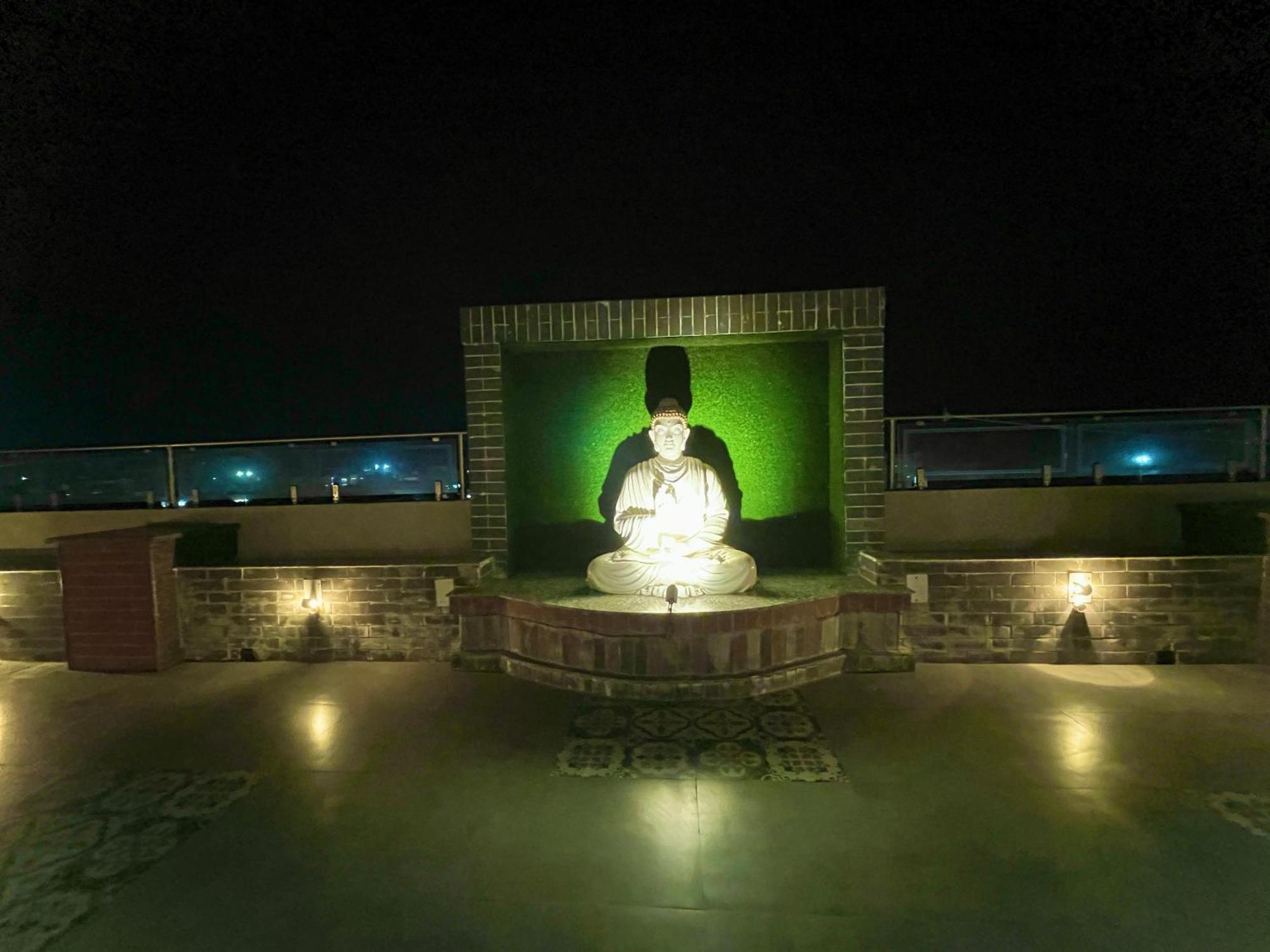 Hotel Kuber Palace ! Puri Near-Sea-Beach-And-Temple Fully-Air-Conditioned-Hotel With-Lift-And-Parking-Facility Exterior foto